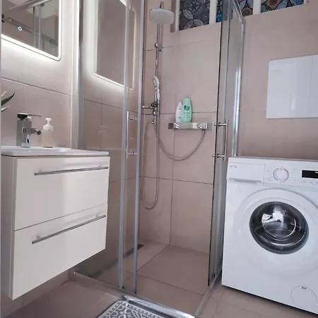 Old Town W Balcony Only 5 Min Danube River Apartamento Bratislava