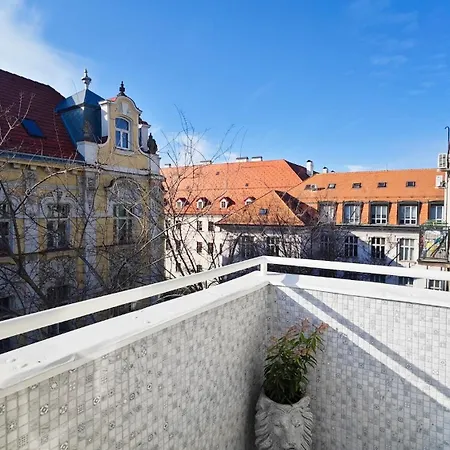 Appartement Old Town W Balcony Only 5 Min Danube River