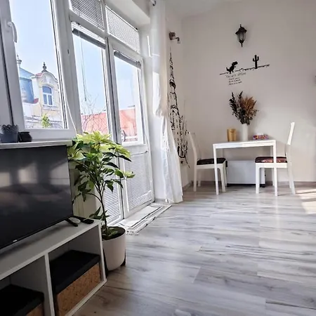 Daire Old Town W Balcony Only 5 Min Danube River *