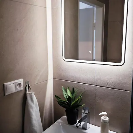 Apartman Old Town W Balcony Only 5 Min Danube River *