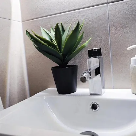 Daire Old Town W Balcony Only 5 Min Danube River *