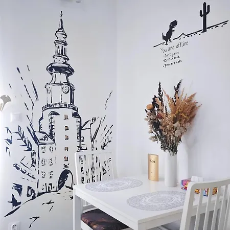 Old Town W Balcony Only 5 Min Danube River Apartamento