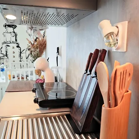 Daire Old Town W Balcony Only 5 Min Danube River