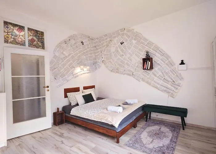 Apartman Old Town W Balcony Only 5 Min Danube River *