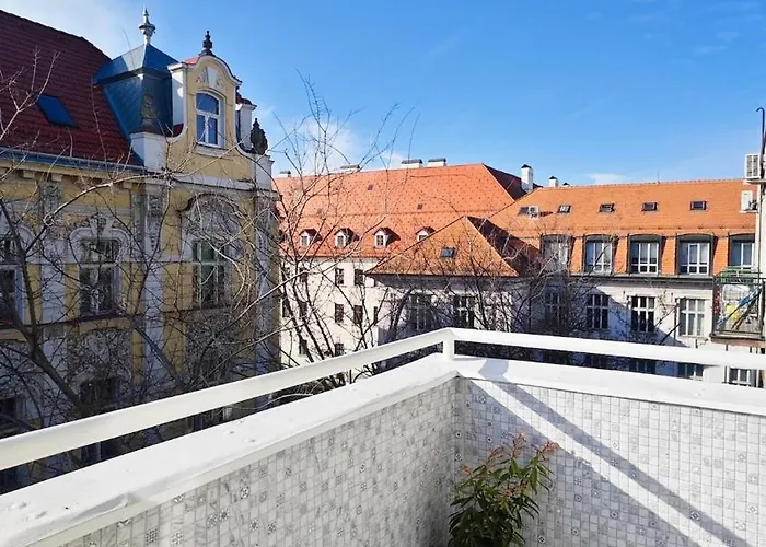 Apartman Old Town W Balcony Only 5 Min Danube River