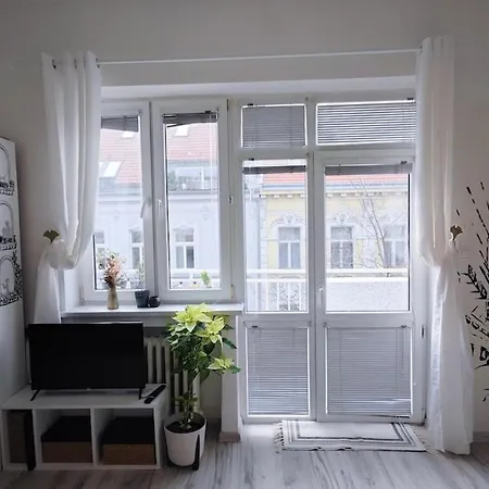 Old Town W Balcony Only 5 Min Danube River * Братислава