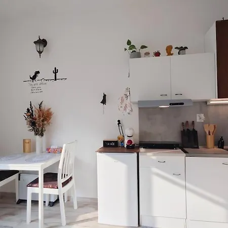 Old Town W Balcony Only 5 Min Danube River Апартаменты Братислава